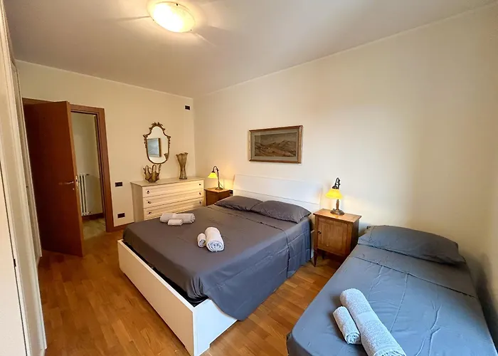 Апартаменти Esclusivo 120 Mq Nel Cuore Di Бергамо